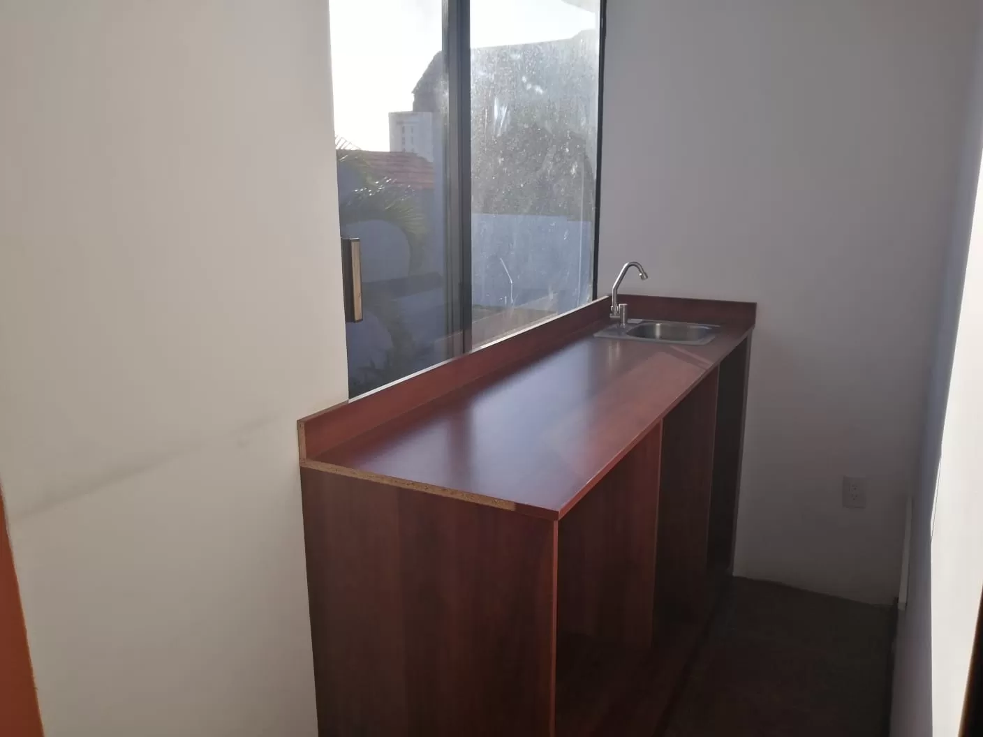 Oficina cómoda y bien ubi